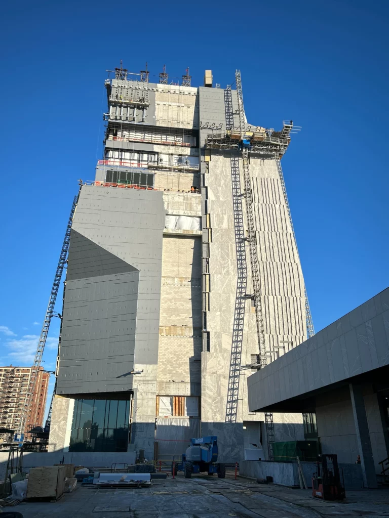 How Does Scaffolding Stay Up in Construction in Saudi Arabia